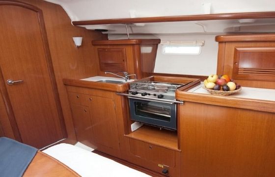 Sailboat Beneteau 393 Oceanis Clipper 12m