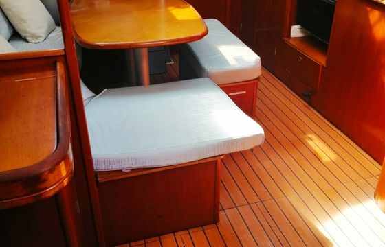 Sailboat Beneteau 393 Oceanis Clipper 12m