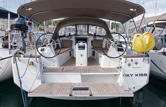 Sailboat Jeanneau Sun Odyssey 410 12m