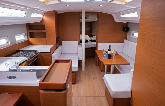 Sailboat Jeanneau Sun Odyssey 410 12m