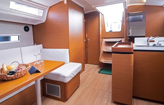 Sailboat Jeanneau Sun Odyssey 410 12m