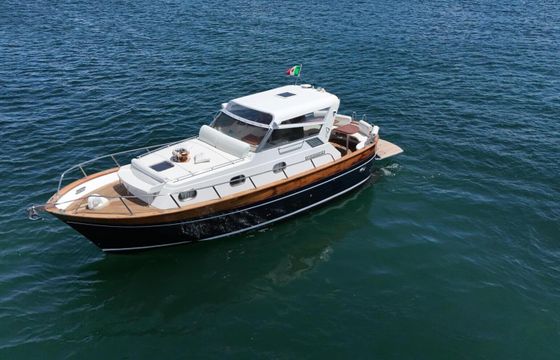 Motorboat gozzo sorrentino luxury apreamare 100 800hp