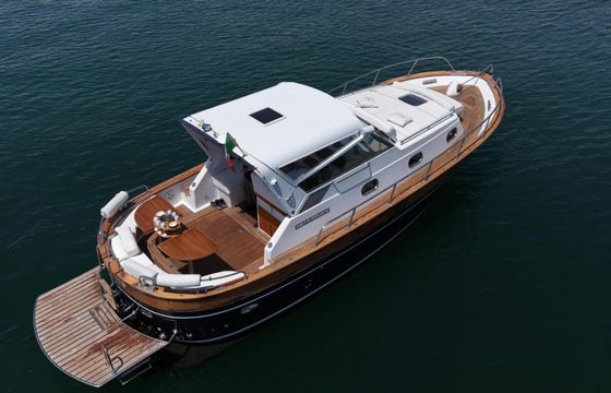 Motorboat gozzo sorrentino luxury apreamare 100 800hp