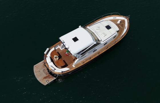 Motorboat gozzo sorrentino luxury apreamare 100 800hp