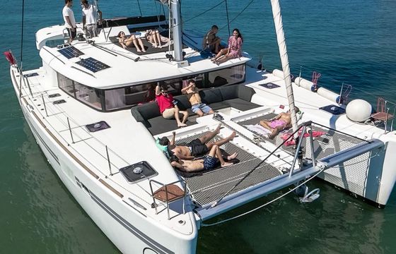 Catamaran LAGOON 450F 15m
