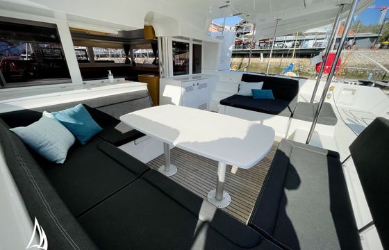 Catamaran LAGOON 450F 15m