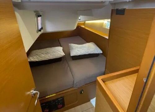 Sailboat Sun Odyssey 490 14m