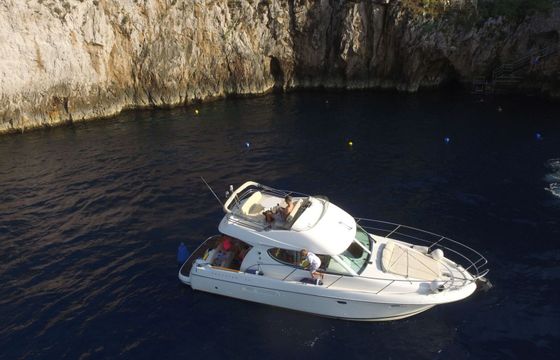 Motorboat Jeanneau Prestige 32 ALL INCLUSIVE 600hp