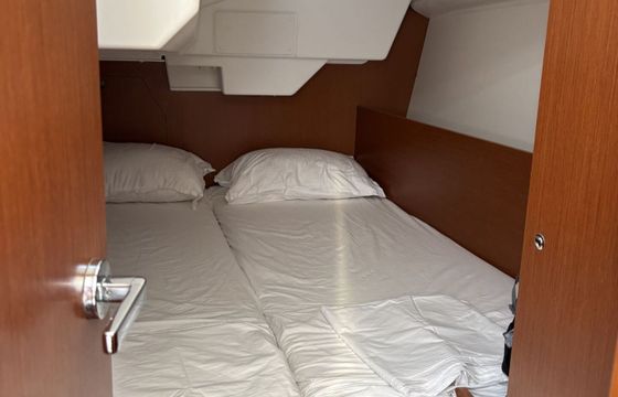 Sailboat Beneteau Oceanis 38.1 11.8m