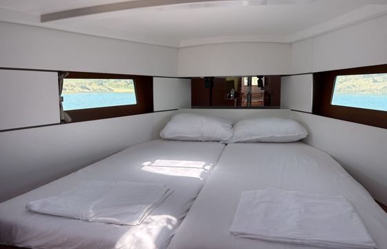 Sailboat Beneteau Oceanis 38.1 11.8m