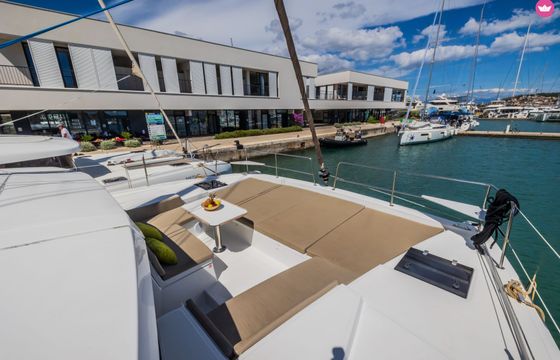 Catamaran Catana Bali 4.2 - 4 + 1 cab. 12.85m