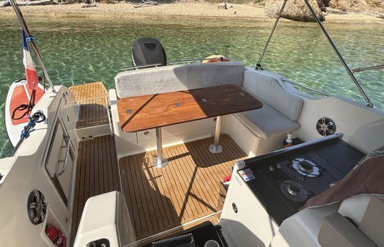 Motorboat Quicksilver Activ 875 Sundeck 350hp