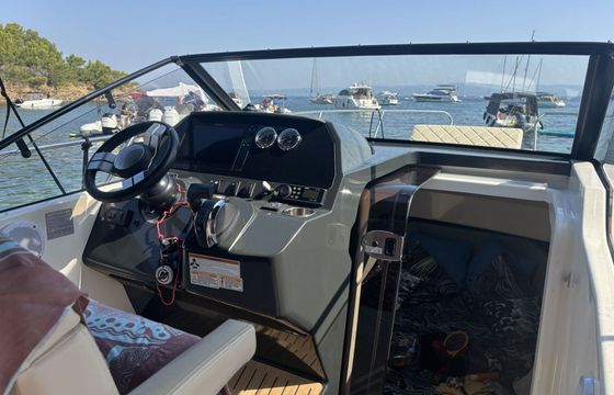 Motorboat Quicksilver Activ 875 Sundeck 350hp