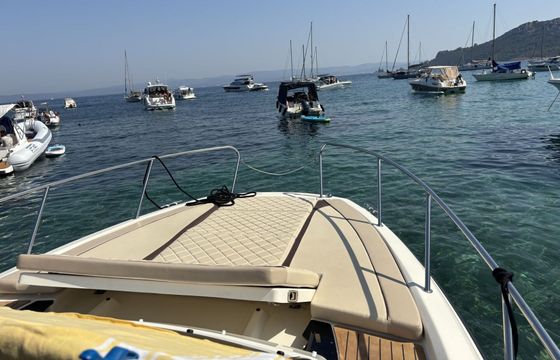 Motorboat Quicksilver Activ 875 Sundeck 350hp