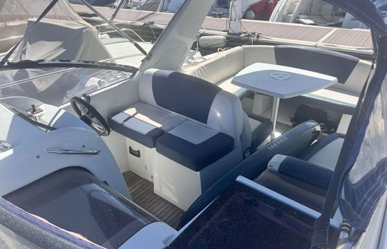 Motorboat Jeanneau LEADER 8 320hp