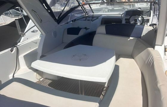 Motorboat Jeanneau LEADER 8 320hp