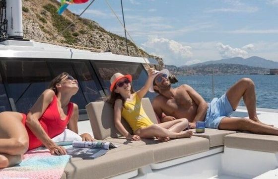Catamaran Fountaine Pajot Fountaine Pajot Astrea 42 - 4 + 2 cab. 12m