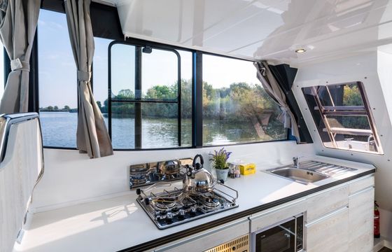Motorboat Houseboat Poseidon 45 65hp