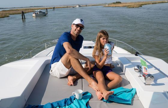 Motorboat Houseboat Poseidon 45 65hp