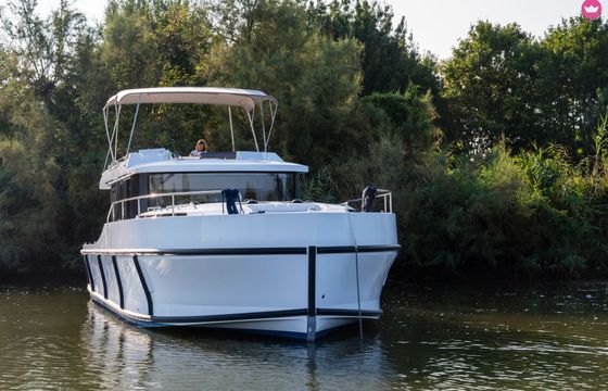Motorboat Houseboat Poseidon 45 65hp