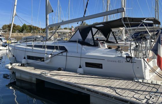 Sailboat Beneteau Oceanis 40 12m
