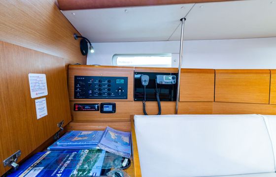 Sailboat Jeanneau Sun Odyssey 379 11.34m