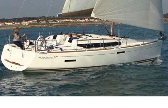 Sailboat Jeanneau Sun Odyssey 379 11.34m