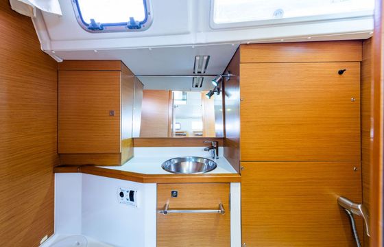 Sailboat Jeanneau Sun Odyssey 379 11.34m