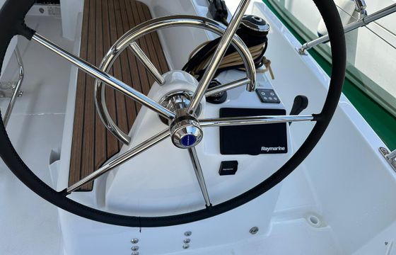 Sailboat Sun Odyssey 350 10m