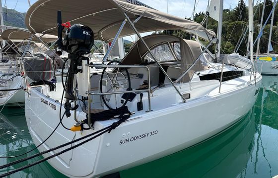 Sailboat Sun Odyssey 350 10m
