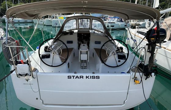 Sailboat Sun Odyssey 350 10m