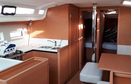Sailboat Jeanneau Sun Odyssey 440 13m