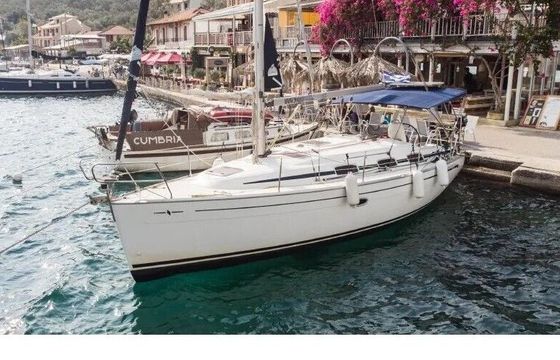 Sailboat Bavaria 33 9m