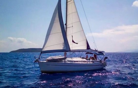 Sailboat Bavaria 33 9m