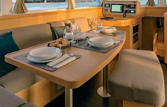 Catamaran Lagoon 42 12.8m