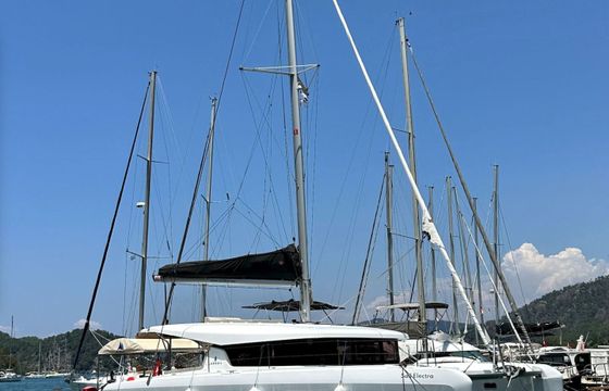 Catamaran Lagoon 42 12.8m