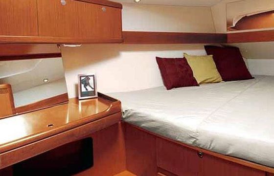 Sailboat Beneteau Oceanis 37 11.48m