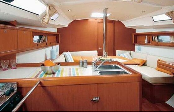 Sailboat Beneteau Oceanis 37 11.48m