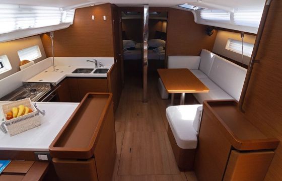 Sailboat Jeanneau Sun Odyssey 440 13.39m