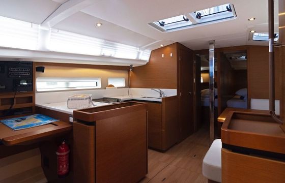 Sailboat Jeanneau Sun Odyssey 440 13.39m
