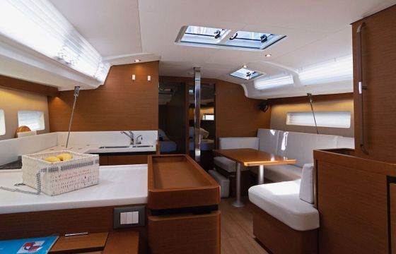 Sailboat Jeanneau Sun Odyssey 440 13.39m