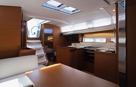 Sailboat Jeanneau Sun Odyssey 440 13.39m
