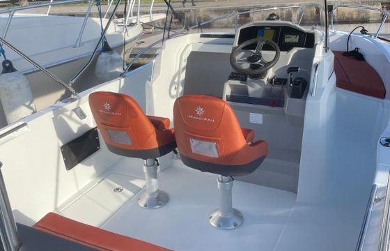 Motorboat Jeanneau Cap camarat 6.5 S2 150hp