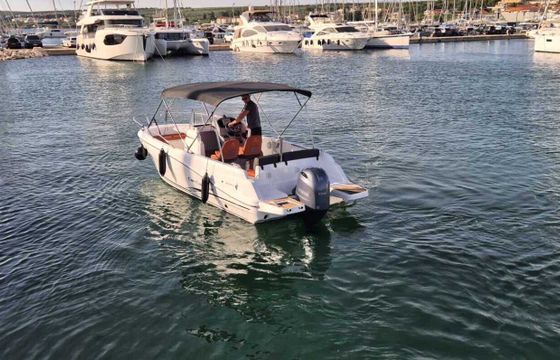 Motorboat Jeanneau Cap camarat 6.5 S2 150hp