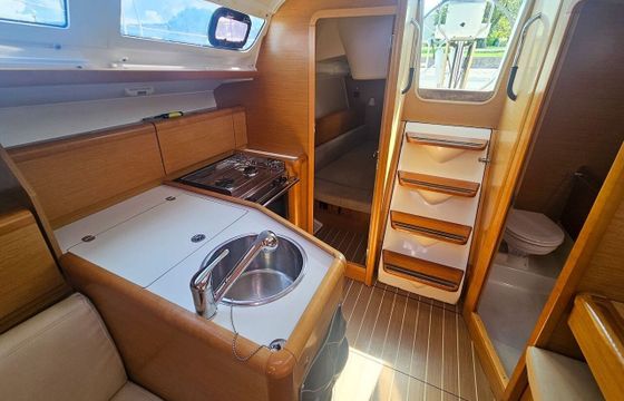 Sailboat Jeanneau Sun Odyssey 33i 9.74m