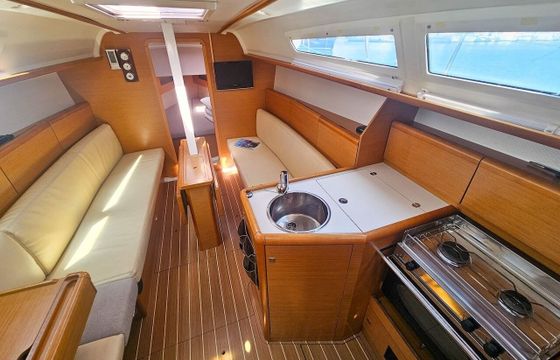Sailboat Jeanneau Sun Odyssey 33i 9.74m