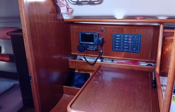 Sailboat Beneteau 351 10.32m