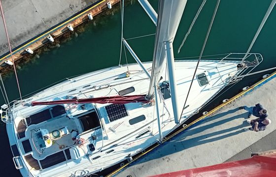 Sailboat Beneteau 351 10.32m