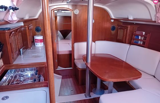 Sailboat Beneteau 351 10.32m
