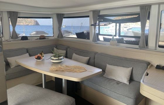 Catamaran Lagoon 420 12.8m